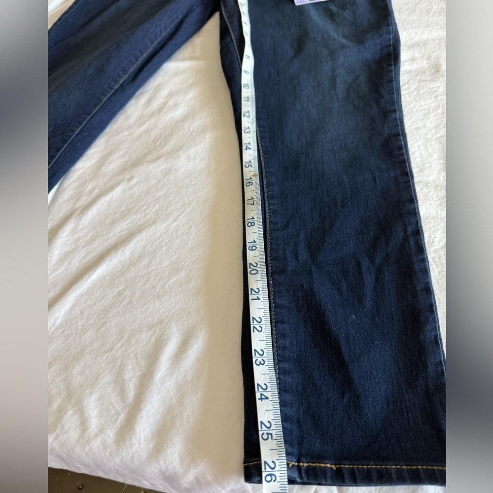 LEVI’S Signature Totally Shaping Pull-On Jeans - NEW w/ Tags - Size 12 - Picture 9 of 10